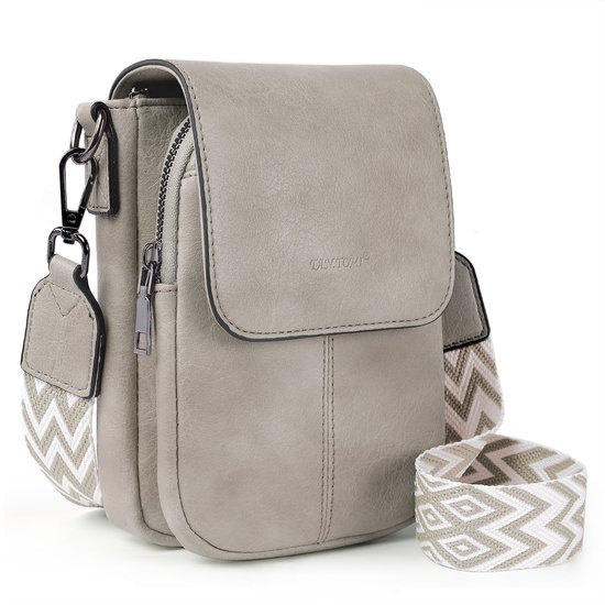 Sac bandoulière gris en cuir PU avec une sangle à chevrons et un bouton magnétique.