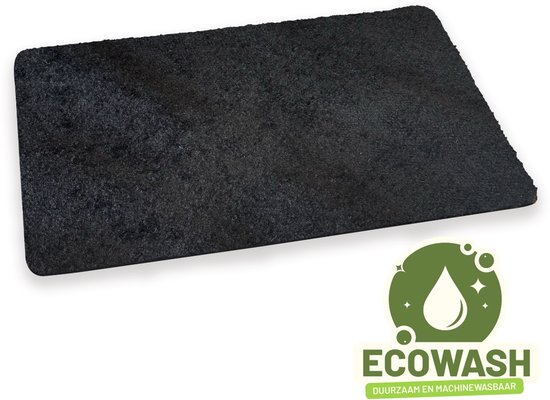 Zwarte, pluizige deurmat met ECOWASH logo: duurzaam en machinewasbaar.