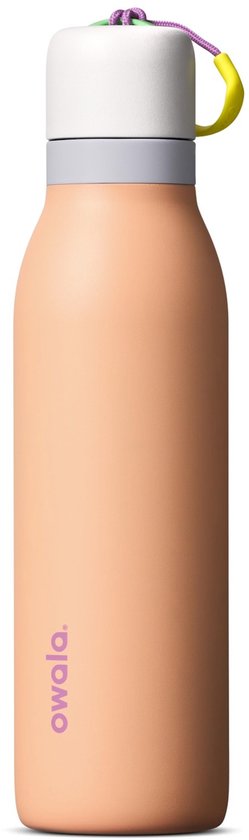 Peachy Keen Owala fles met tekst 'owala.' in paars op de peachy roze body en witte dop.
