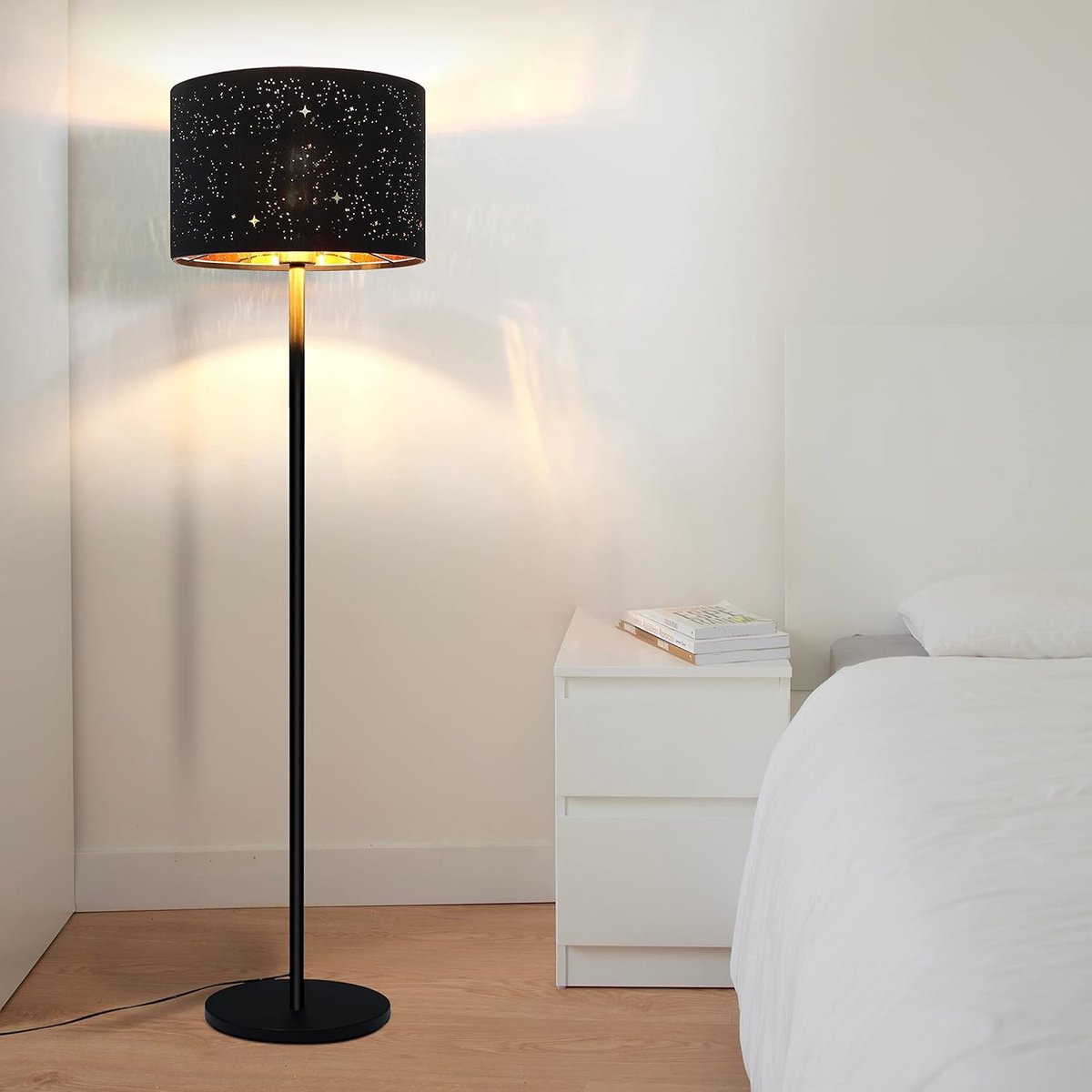 Glitzerlife Sterren Design Vloerlamp - Modern Staande Lamp - Zwart Goud Stof Lampenkap - E27 Fitting Max. 40W - 144cm Hoog - Exclusief Lichtbron - Voor Woonkamer, Slaapkamer, Kinderkamer, Hal & Café