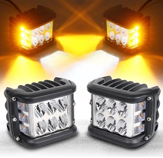 Twee zwarte LED-lampen met aan de voorkant acht reflectoren en aan de zijkant vier oranje LED's.