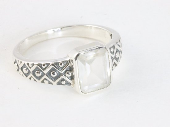 Bague en argent repoussé avec cristal de roche - taille 17,5