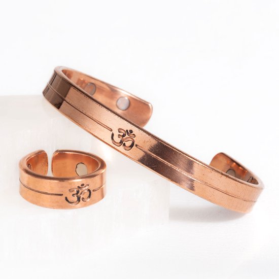 Bracelet et bague en cuivre avec symbole OM. Aimants à l'intérieur.