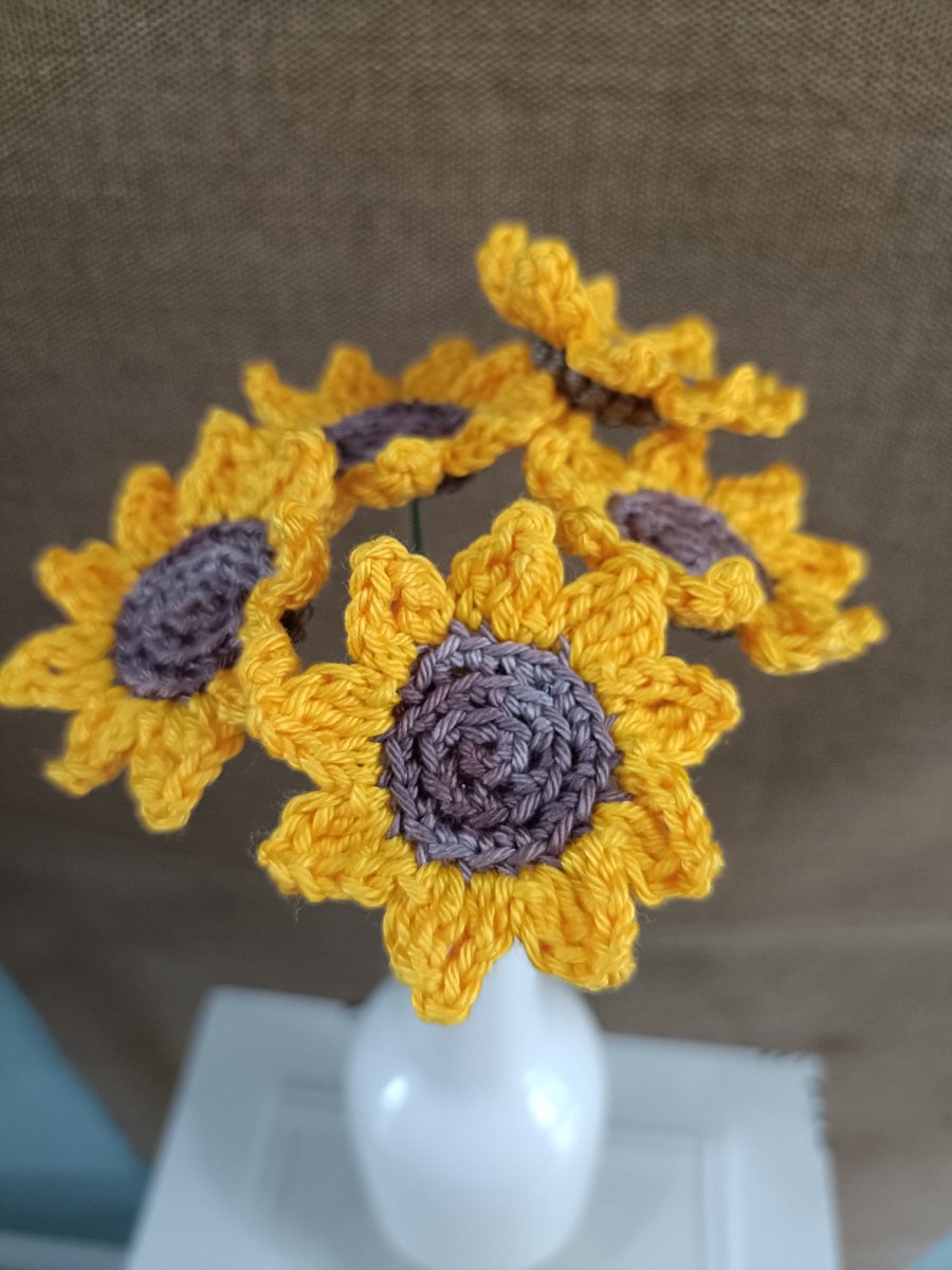 Knuffelsenzo - Kleine zonnebloem - Gehaakt - Kunstbloem - Handgemaakt