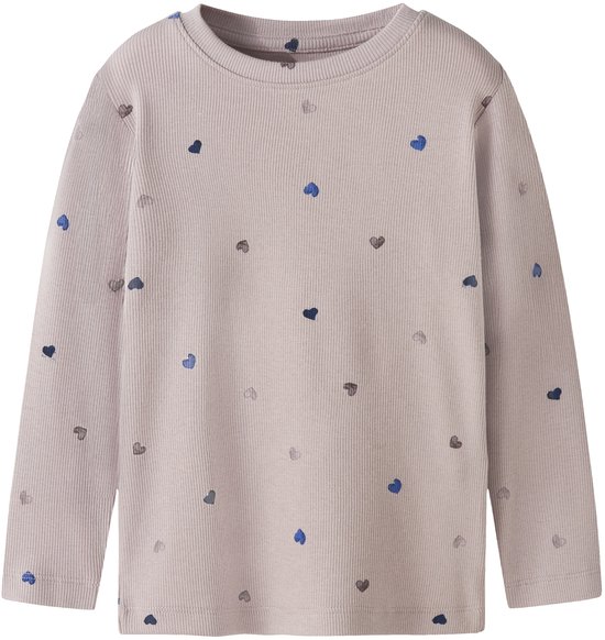 Lichtroze geribde longsleeve top met een all-over print van bruine en blauwe hartjes.