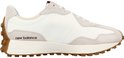 Zijzicht van een witte New Balance sneaker met beige suède en 'new balance' logo.