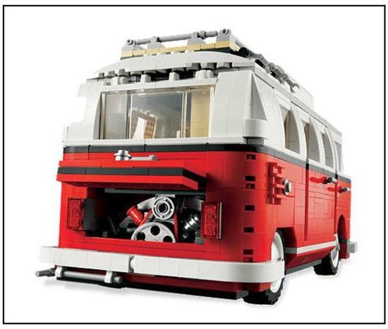 LEGO camper bus met open achterklep waar de motor zichtbaar is.