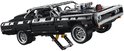 Zwarte LEGO Technic Dodge Charger met dikke motor, getoond met krik.