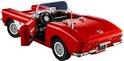 Schuine weergave van een rode LEGO Chevrolet Corvette cabriolet met geopende deur en zicht op interieur.