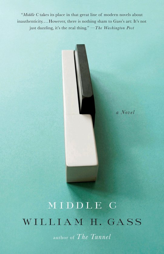 Boek kaft met de titel 'MIDDLE C' en de auteur WILLIAM H. GASS, met een afbeelding van een piano toets.