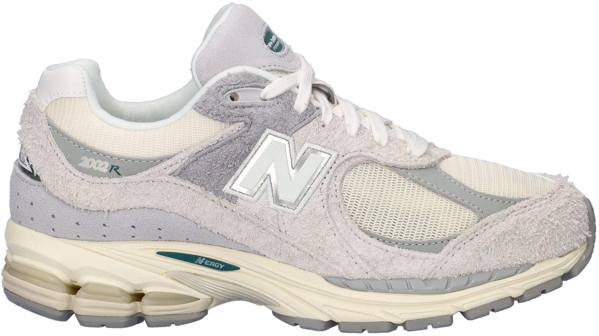 New Balance M2002 D Sneakers - Dames - Beige