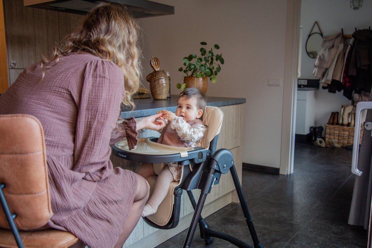 MamaLoes Scott Kinderstoel Zwart – Inklapbaar met Wielen