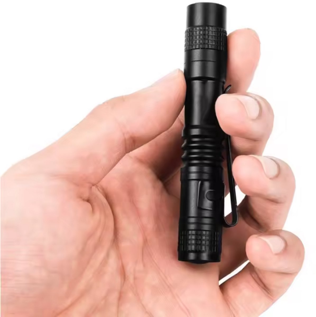 TLVX LED Mini Zaklamp - Erg klein - Pen Formaat - Zeer zuinig - AAA Batterij inbegrepen