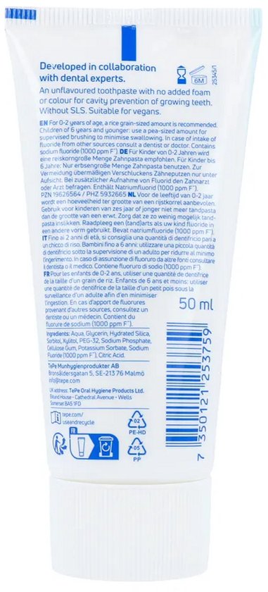 Achterkant van een 50 ml tube tandpasta, met tekst in meerdere talen en recyclingsymbolen.