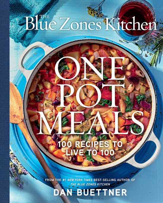 Boekomslag van 'The Blue Zones Kitchen One Pot Meals' met een pan vol kleurrijke groente- en bonenstoofpot.
