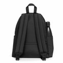 Zwarte Eastpak rugzak met schouderbanden en een zwart waterflesje in het zijvak.