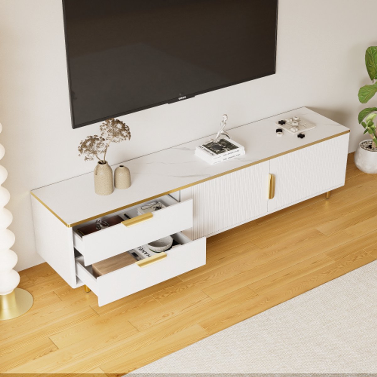 Wit TV-meubel 70-79 inch – lage kast met gesneden textuur, gouden handgrepen en poten, marmeren look, van spaanplaat, modern design