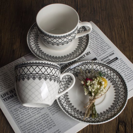 KADAX Kopjes met schoteltjes van porselein, elegante set van 2 250 ml, stapelbare porseleinen kopjes met schotels voor thee, koffie en cappuccino (rond wit-goud