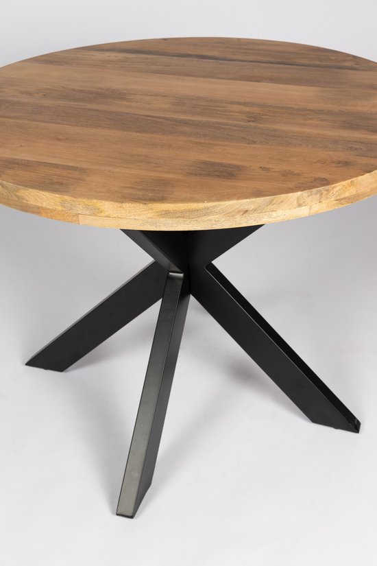 Ronde eettafel met een lichtbruin mangohouten blad en een zwart metalen spinpoot onderstel.