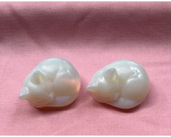 Slapend Katje van opaal – Edelsteen Beeldje - 1 STUKS - woondecoratie - kattenliefhebbers - merkloos