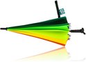 Gesloten regenboogparaplu op zijn kant, met veelkleurige vlakken van groen tot geel en oranje. Zwarte steel met gebogen handvat.