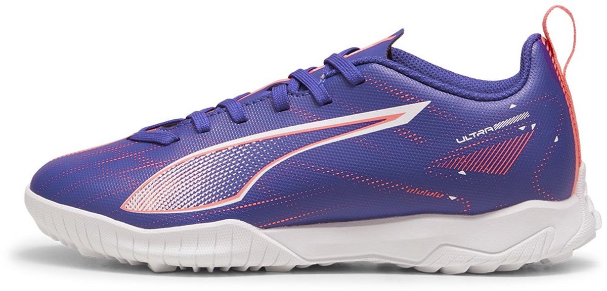 Puma Ultra 5 Play TT Jr voetbalschoenen in blauw, maat EU 34 1/2, met lichtgewicht bovenwerk en rubberen buitenzool.