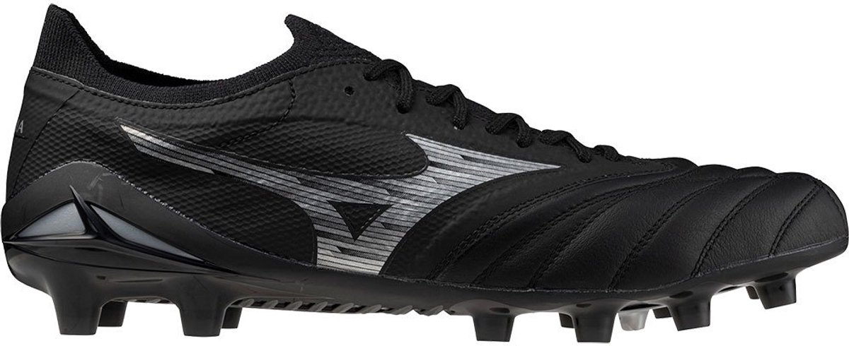 Mizuno Morelia Neo IV Beta Elite FG voetbalschoenen in zwart, EU 42, met gestroomlijnd ontwerp en stevige noppen.