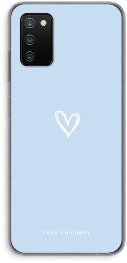 Coque de téléphone bleu clair avec un petit cœur blanc minimaliste au centre.
