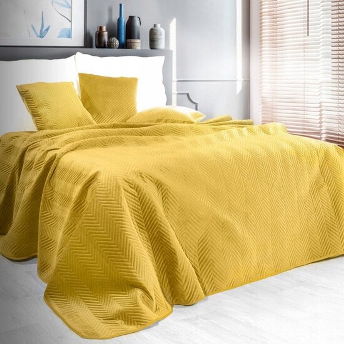 Sofia Mosterdgeel sprei 220x240 - Luxe Velours Dek
