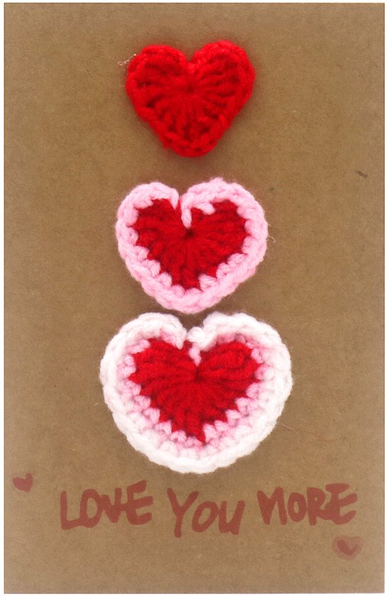Wenskaart - gebreid - hartjes - 14x9.5cm - positief kaartje - liefde - valentijn - cadeau – valentijn – cadeau