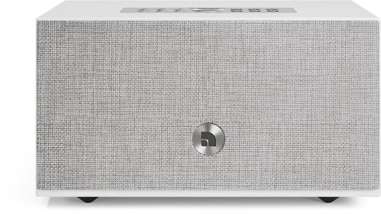 Witte Audio Pro C5 MkII speaker met stoffen voorkant en zilveren bedieningspaneel aan de bovenzijde.