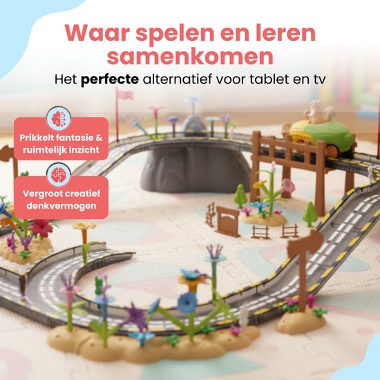 Een speelgoed racebaan met een auto, bomen, bloemen en heuvels, op een grijs speelkleed. Prikkelt fantasie & ruimtelijk inzicht en vergroot creatief denkvermogen.