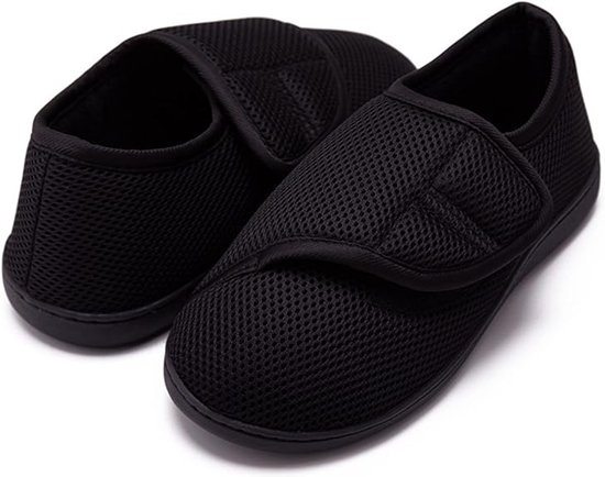 Pantoufles noires en maille respirante avec fermeture auto-agrippante, confortables.
