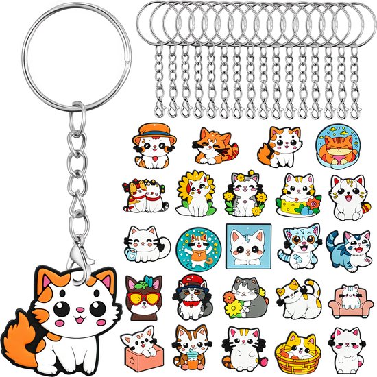 Een assortiment van 24 schattige kattenbedels, inclusief een grotere zittende kattenbedel, sleutelringen en karabijnsluitingen.