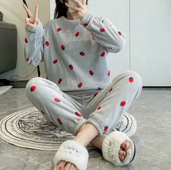Lieve Vrouwen Pyjama Set 2 Stuks - Aardbei Pullover Top en Elastische Taille Broek - Warme Fleece Pyjama voor Herfst en Winter - One Size - Comfortabele thuiskleding