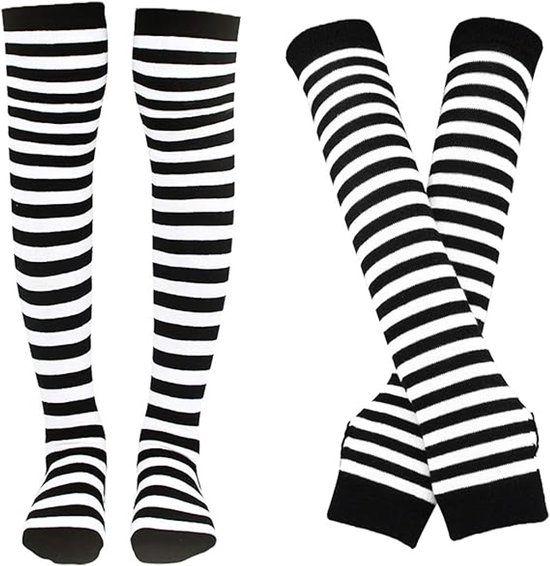 Zwart-wit gestreepte kniekousen en vingerloze armwarmers naast elkaar.