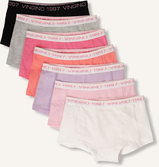 Zeven meisjesboxers in verschillende kleuren. Van boven naar beneden: zwart, grijs, wit, lichtroze, fuchsia, oranje, lila. Allen met Vingino 1997 tailleband.