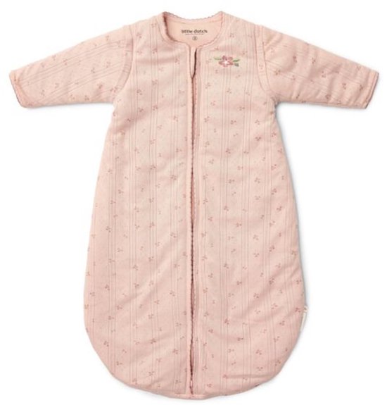 Roze slaapzak met lange mouwen, geborduurde bloem op de borst en een print van bloemetjes en streepjes.
