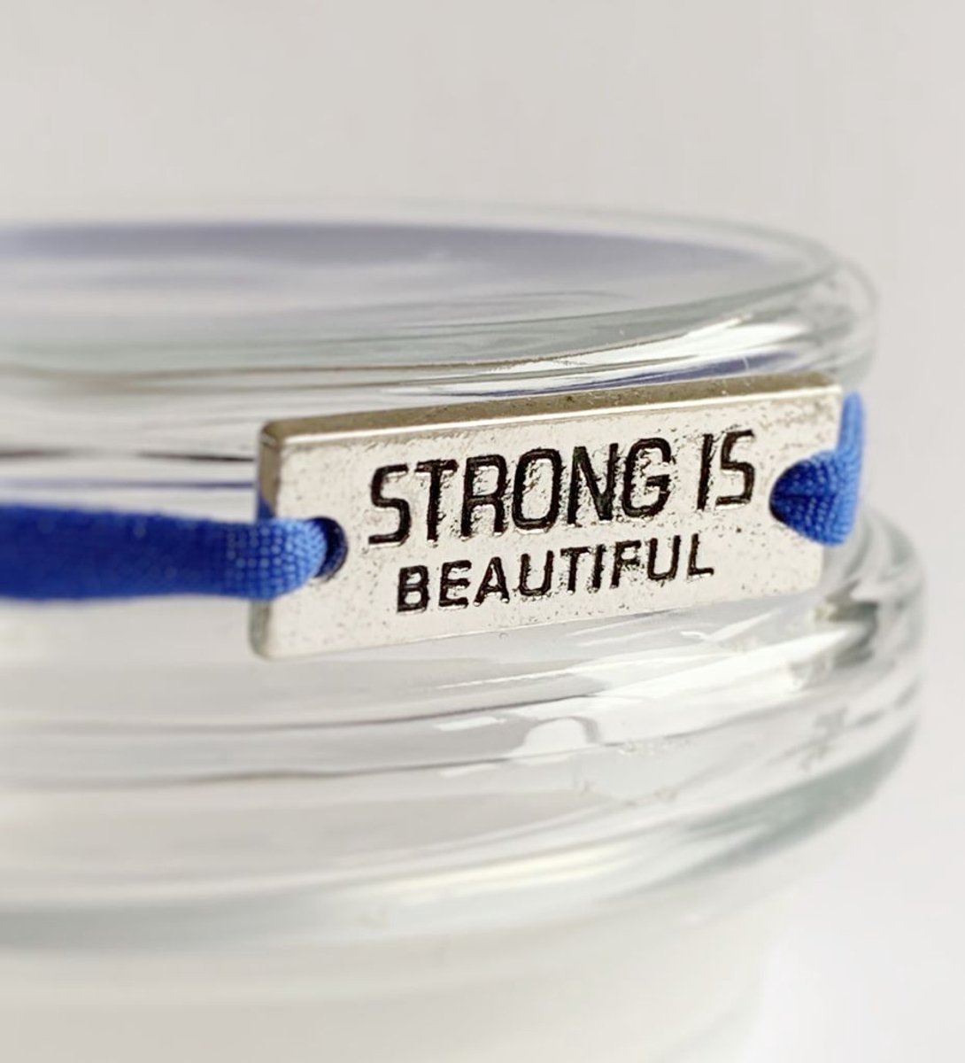 SportPresent® -Armband - Strong is Beautiful - Blauw - Elastiek - Sport - Tekst - Courage - Winner - Best - Never give up - Dream - Verstelbaar