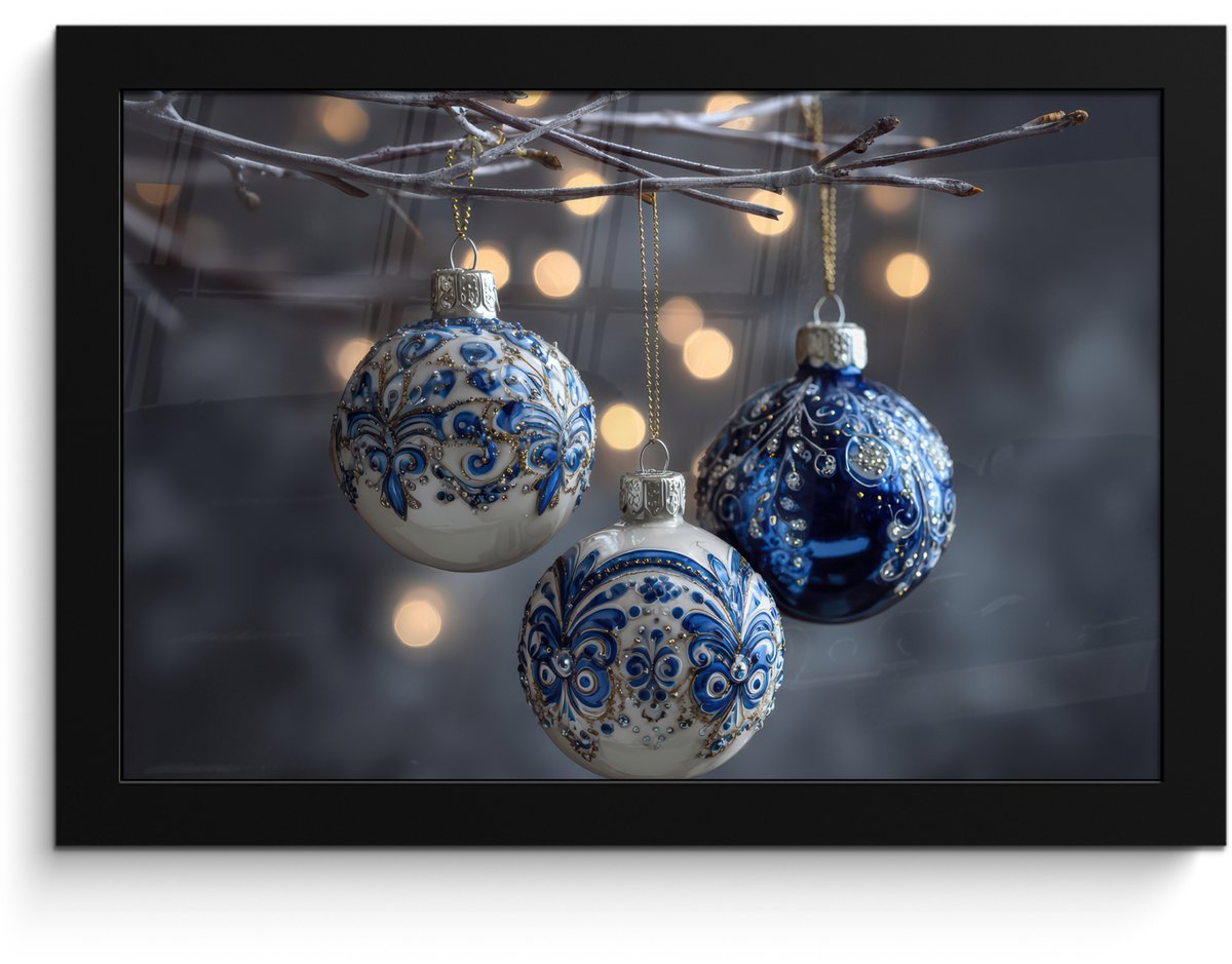 FrameYourWall Poster in lijst - Fotolijst 30x20 cm - Posters - Kerstbal - Versierd - Blauw - Posterlijst zwart - Decoratie - Wanddecoratie woonkamer - Muurdecoratie slaapkamer - Kerstversiering - Kerstdecoratie voor binnen - Kerstmis