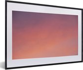 Gros plan du cadre photo ciel coloré noir avec monture blanche 40x60