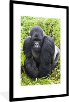 Fotolijst incl. Poster - Een Gorilla loopt door de groene bladeren - 60x90 cm - Posterlijst