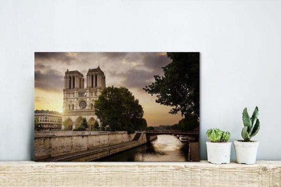 Canvas Schilderij Zonsopgang bij de Notre Dame in Parijs - 30x20 cm - Wanddecoratie