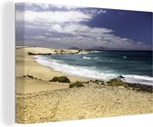 Canvas Schilderij Golven spoelen aan op het strand van Fuerteventura - 60x40 cm - Wanddecoratie