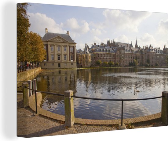 Canvas Schilderij Vijver voor het Binnenhof in Den Haag - 30x20 cm - Wanddecoratie