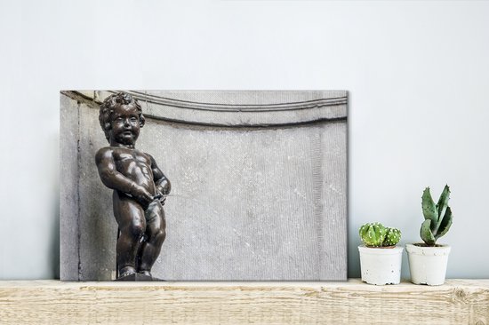 Manneken pis in Brussels 30x20 cm - small - Tirage photo sur toile (Décoration murale salon / chambre)