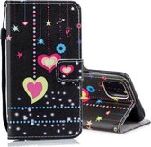 Horizontale leren flip-hoes met houder en kaartsleuven en portemonnee voor iPhone 12/12 Pro (gekleurd hart)