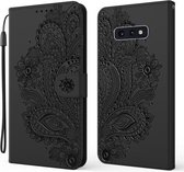 Voor Samsung Galaxy S10e Pauw Reliëfpatroon Horizontale Flip Leren Case met Houder & Kaartsleuven & Portemonnee & Lanyard (Zwart)