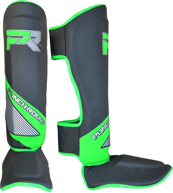 Zwarte kickboks scheenbeschermers met groene randen, "PUNCH ROUND"-tekst en "PR"-logo.