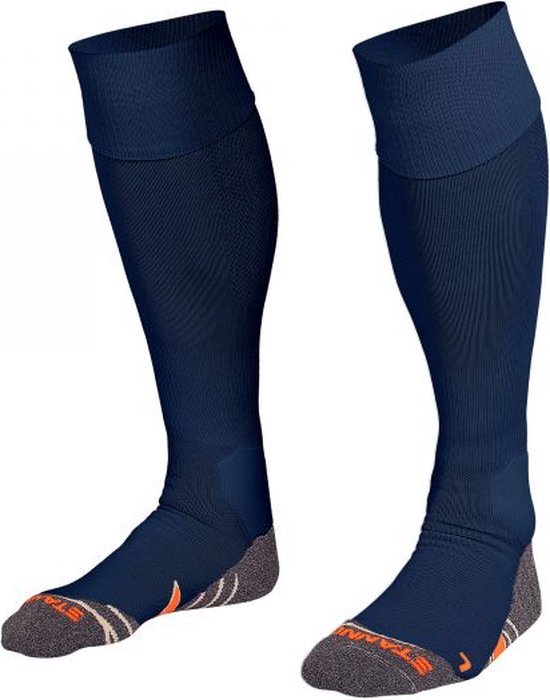 Chaussettes de sport bleu marine avec des détails gris et orange aux orteils et au talon.